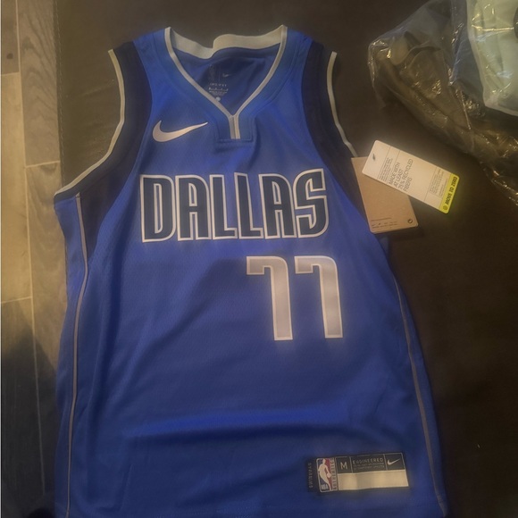 Youth medium - Picture 1 of 2